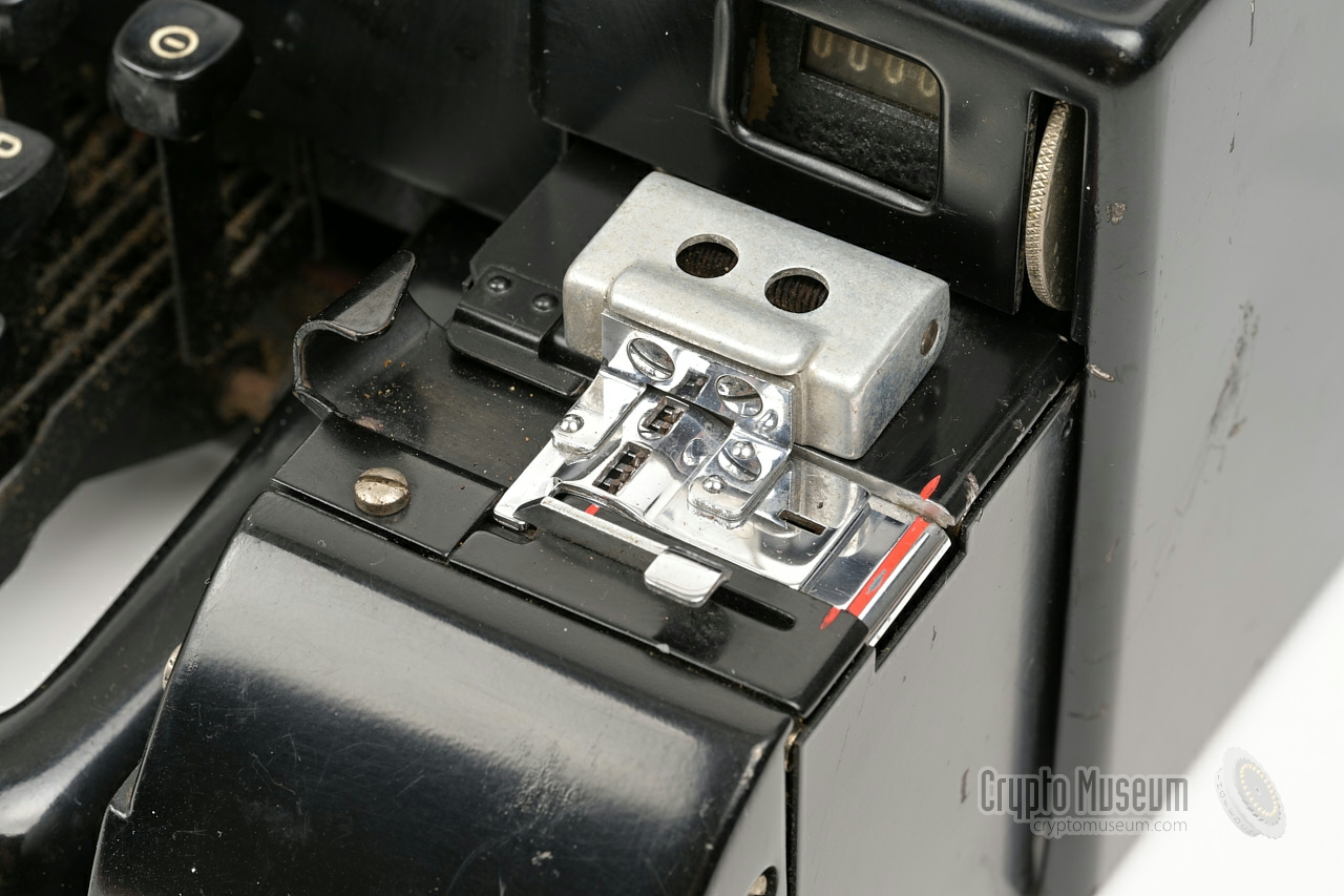 Tape reader with closed lid