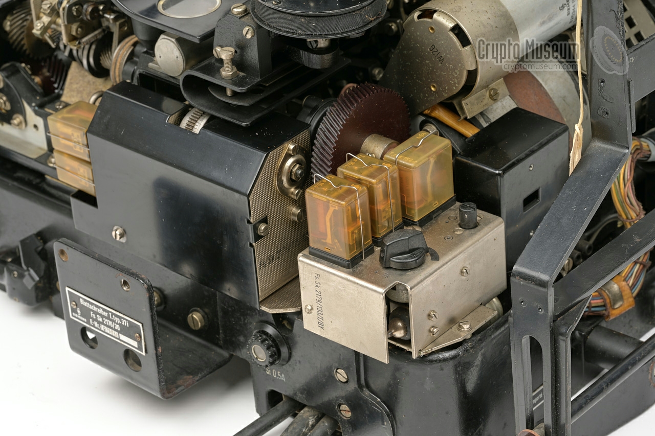 Extra device with 3 relays in the rear right corner