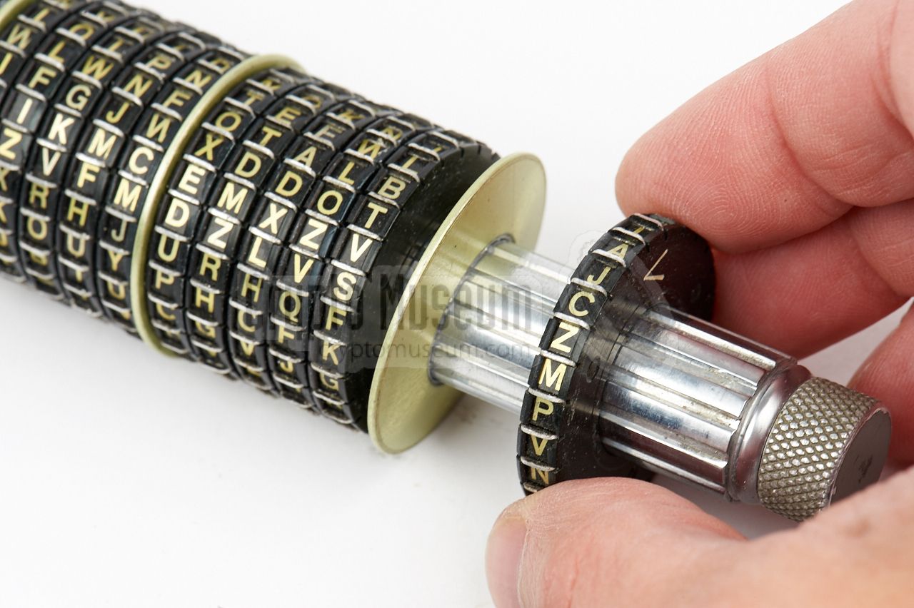 Mounting an alphabet disc on the spindle