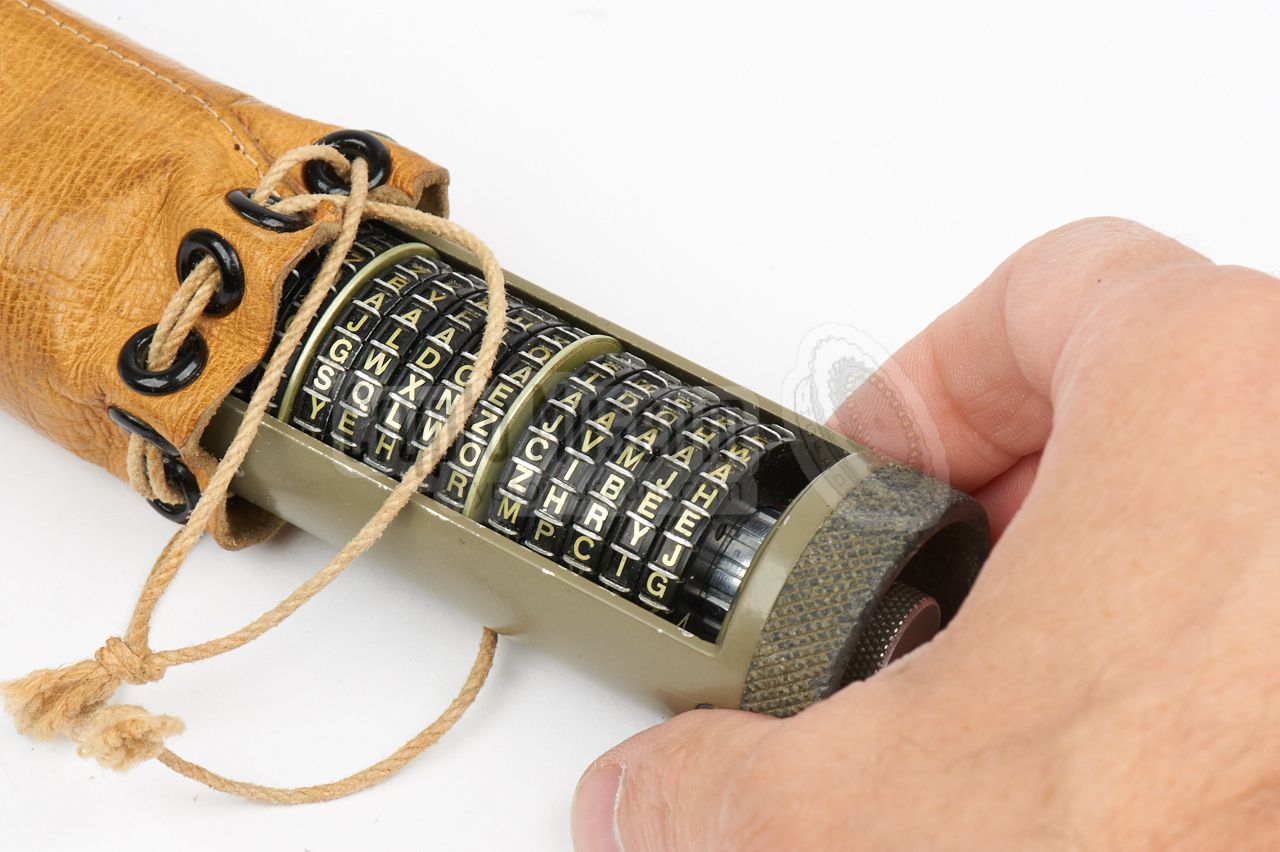 Taking the FG device from the leather storage bag