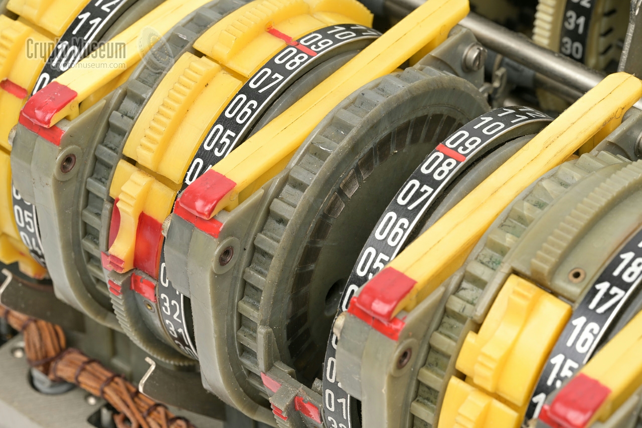 Contact pads in the empty rotor