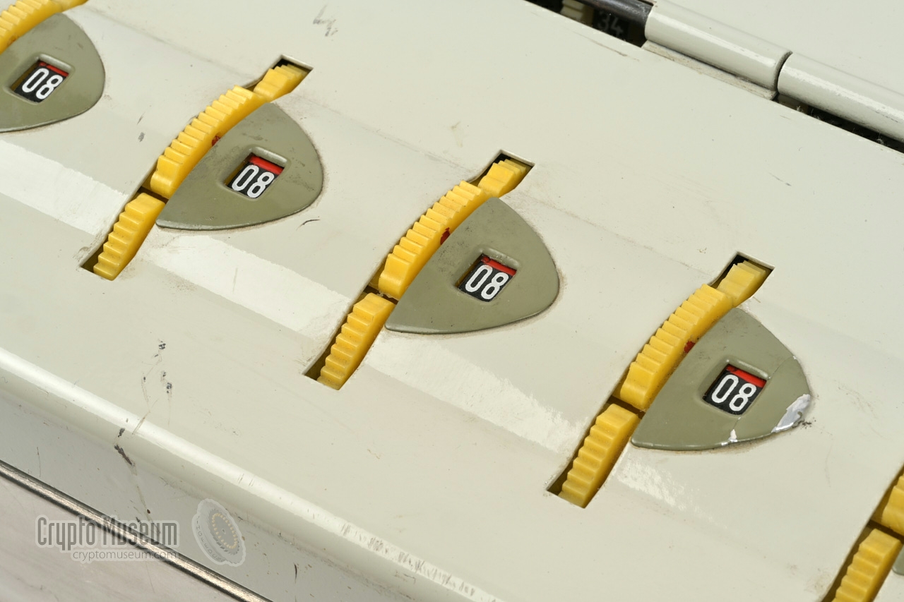 Rotors set to neutral position (08)