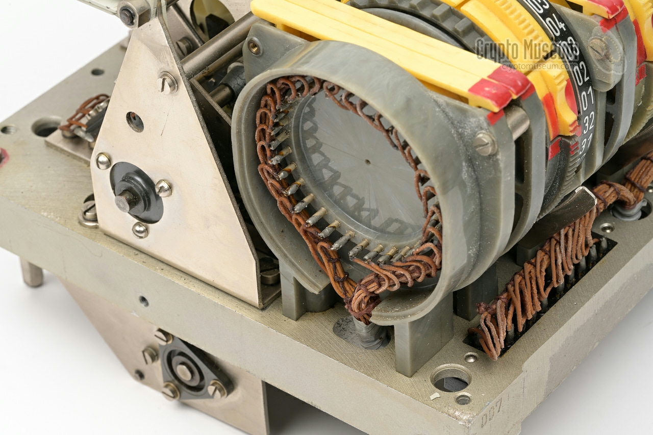 Left end plate wiring (cap removed)