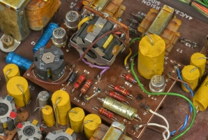 Oscillator on a sub-PCB