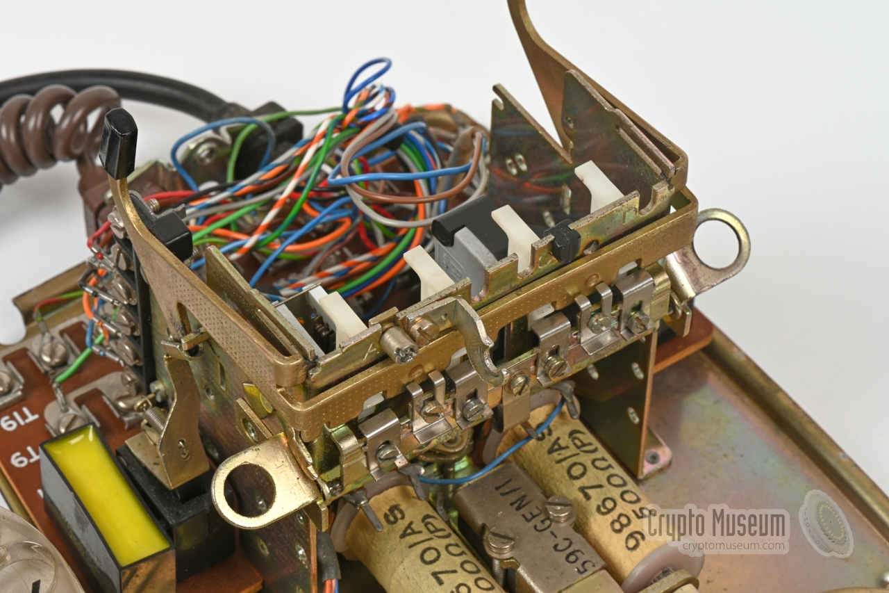 Gravity Switch (hook) with up to 4 additional push-buttons