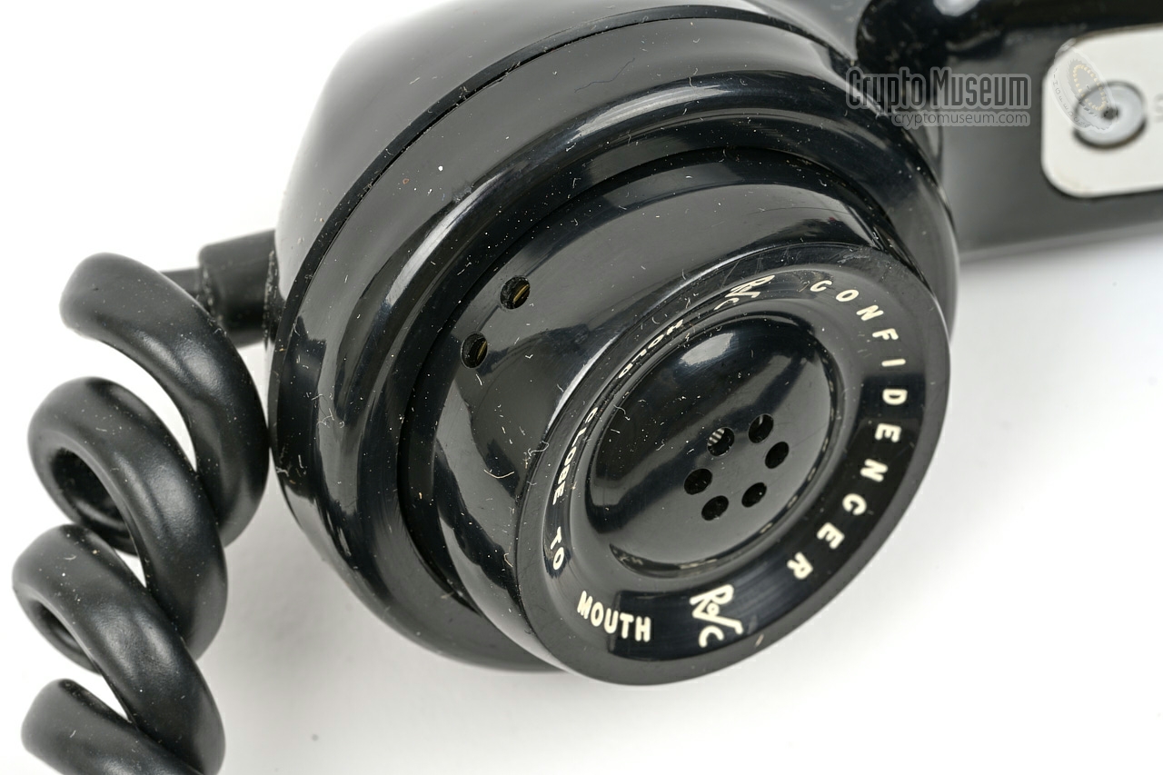 Noise cancelling microphone