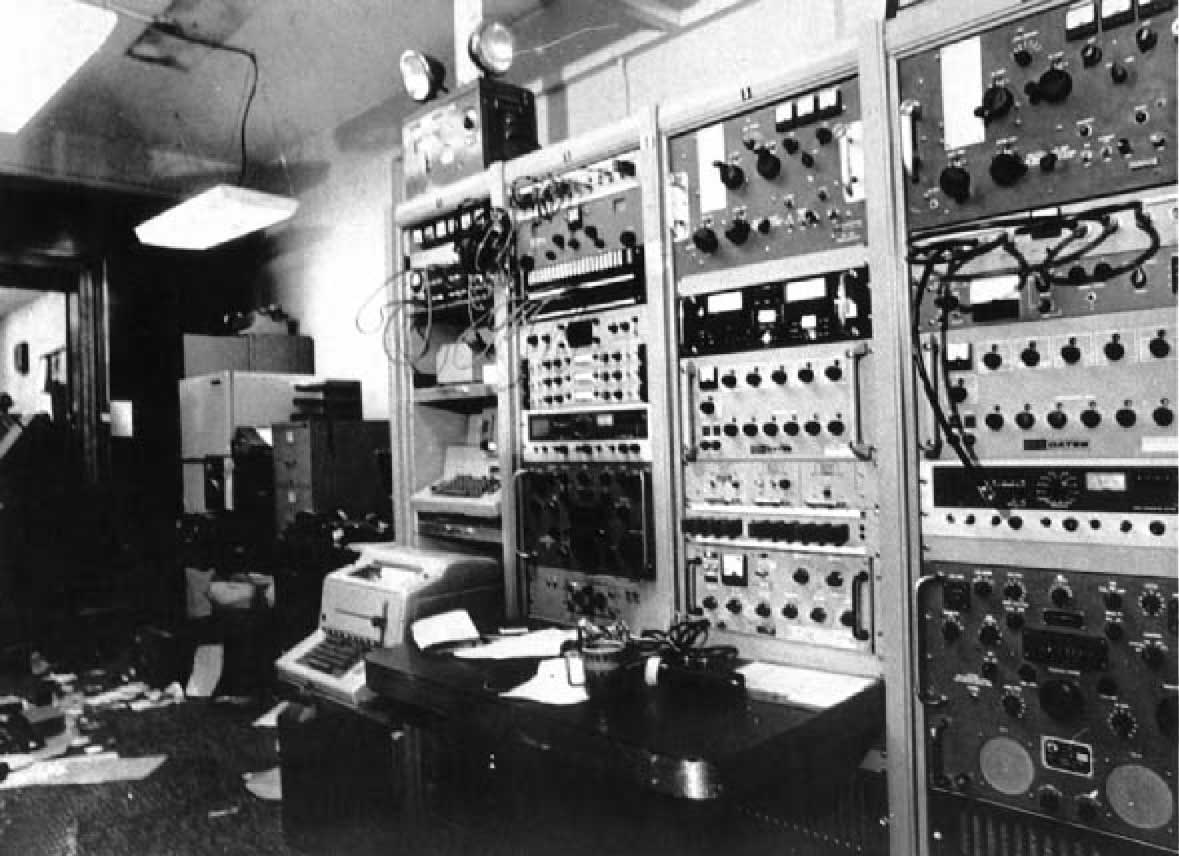 Radio room in the US Embassy in Tehran (Iran) in 1979. Photograph via The Memory Hole [6].