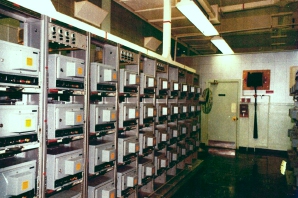 CRYPTO room with KW-7 machines at NAVCOMMSTA in Stockton (CA, USA). Photograph via Nick England [14][17].