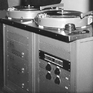 Two linked turntables. Photograph via Donald Mehl [13].