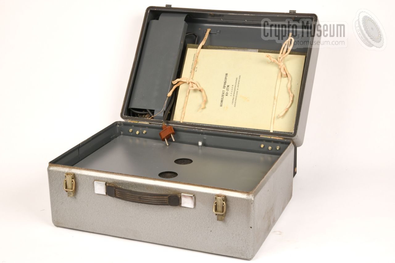 Case with accessories and documentation