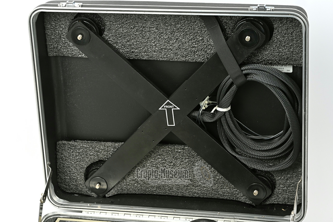 Antenna cross stowed in case lid