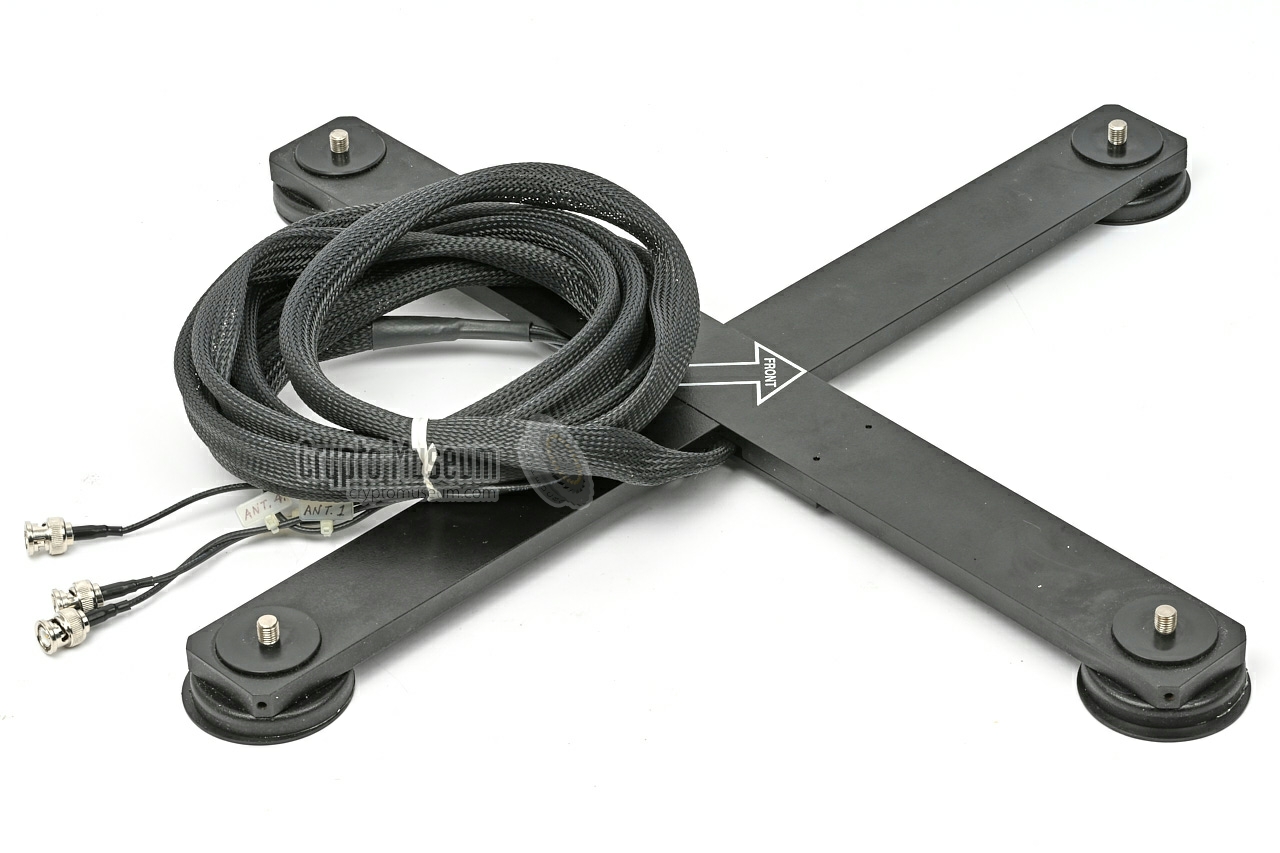 Antenna cross with magnet mounts