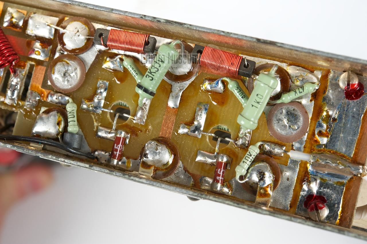 Close-up of the pre-amplifier