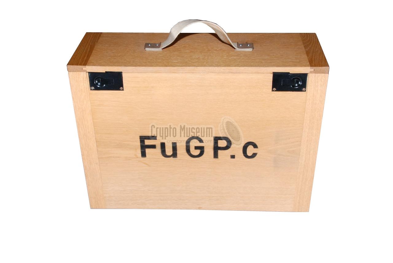 Wooden storage case for G�rtelpeiler