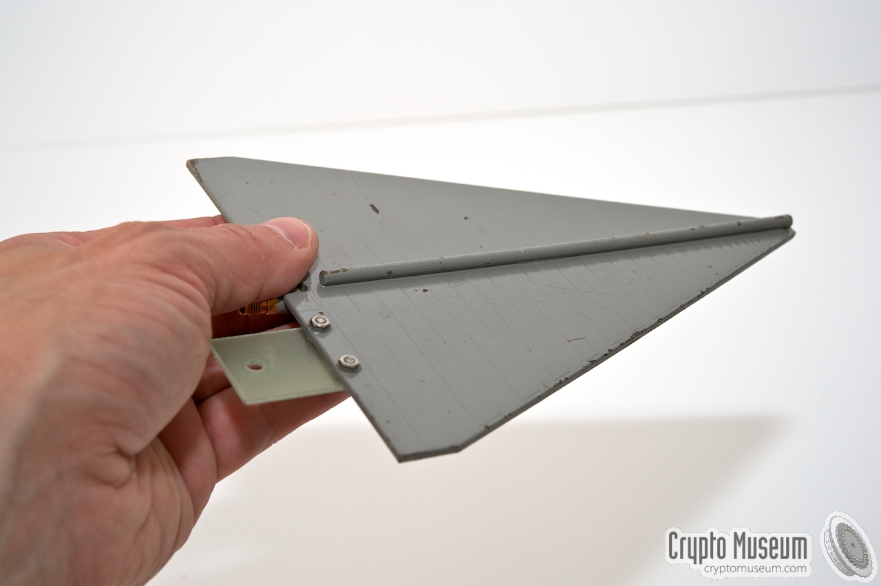Log-periodic antenna