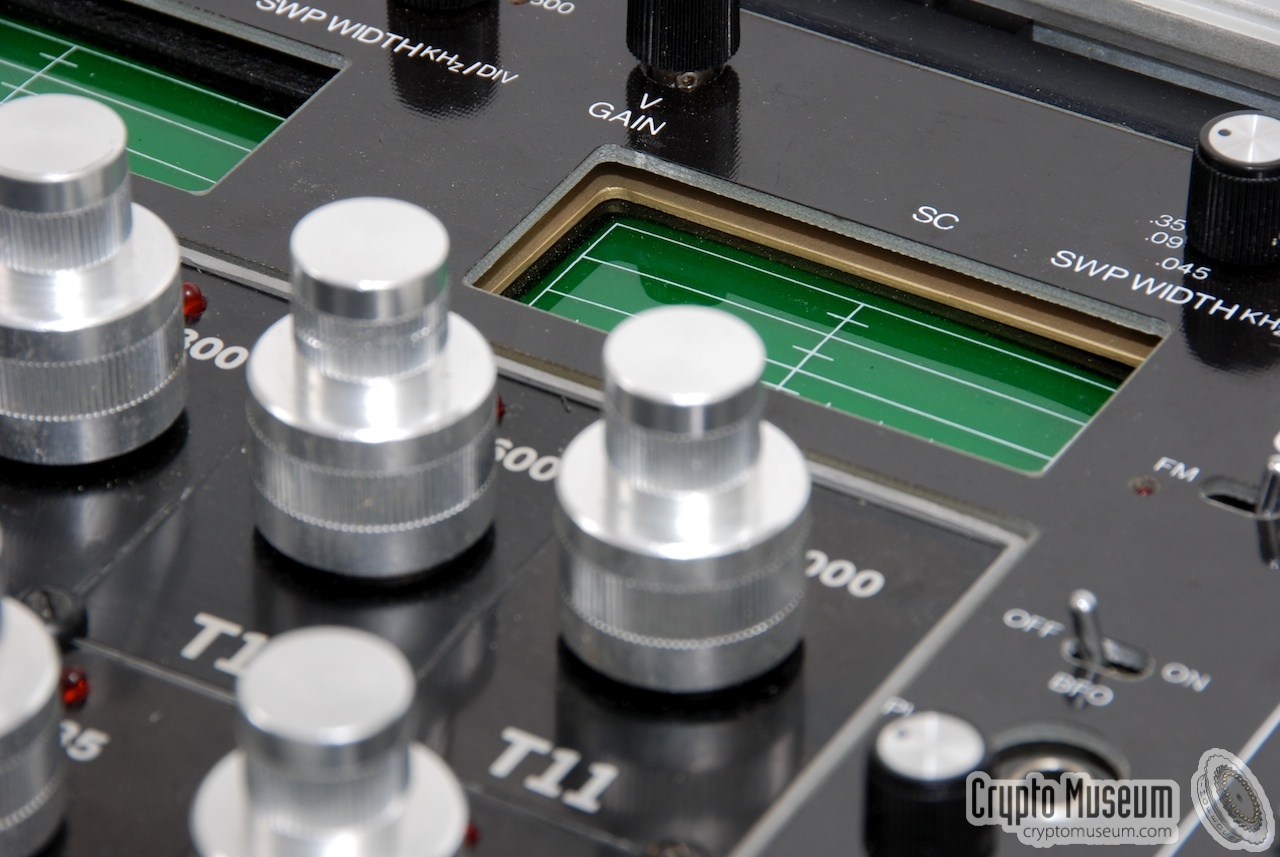 Close-up of the 2 oscilloscopes and some frequency modules