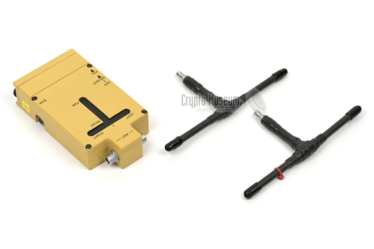 M7142 RDF receiver with two open dipole antennas