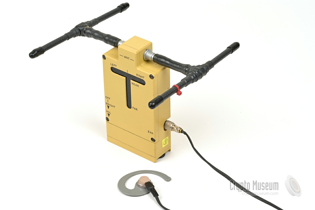 M7142 direction finder with earpiece