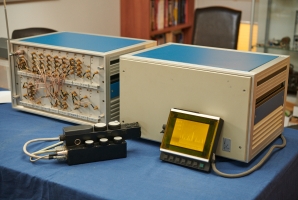 PAN-1000 prototype in two portable blue 19 inch cases