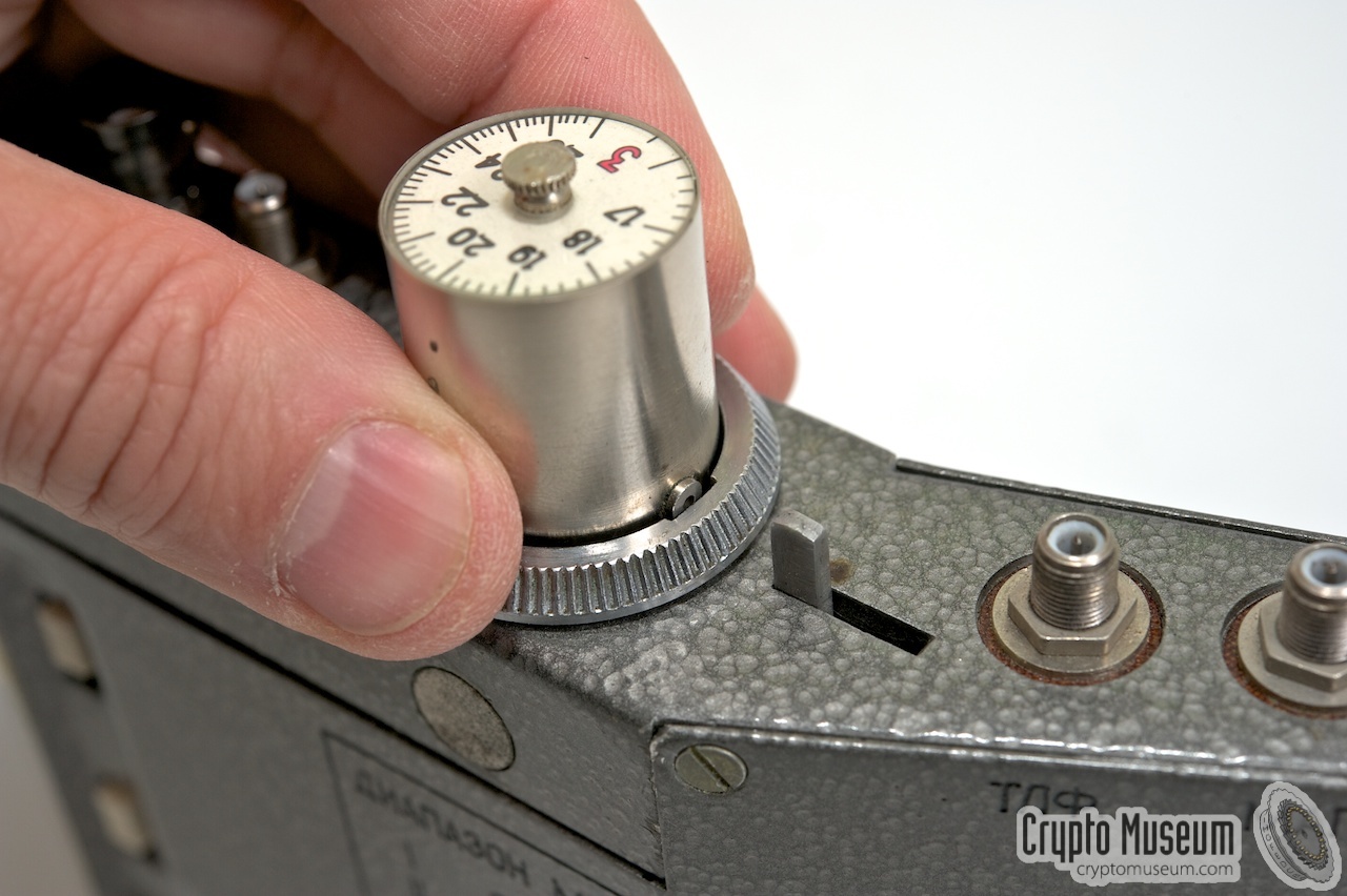Aligning the frequency dial before removing the plug-in unit