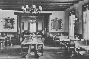 The restaurant of the Skovriderkroen Inn. At the front right the table above which the LP was located.