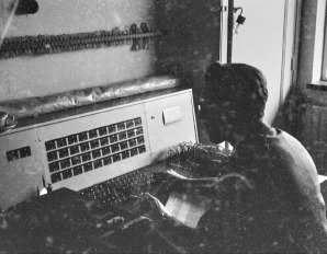 Operator behind the statistical analysis machine, seen from the left