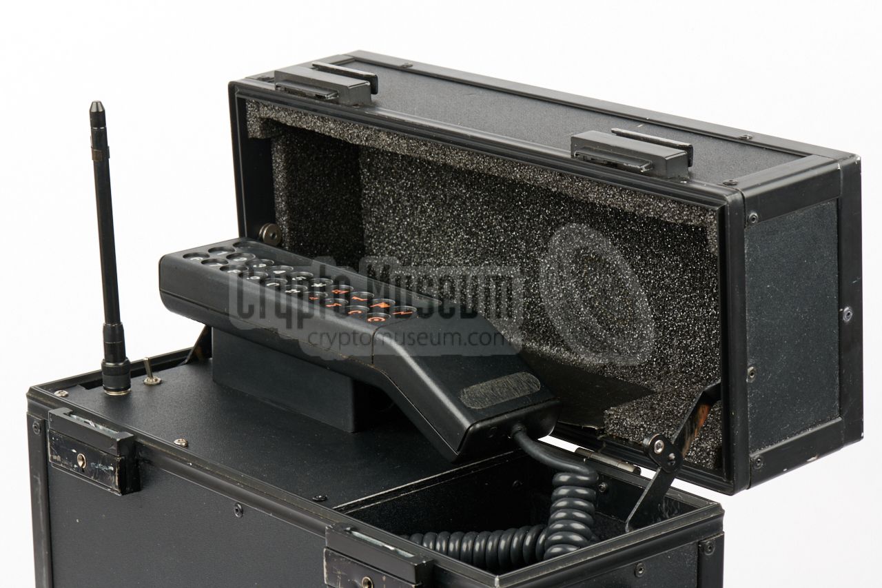 CARVOX 2451 handset and antenna