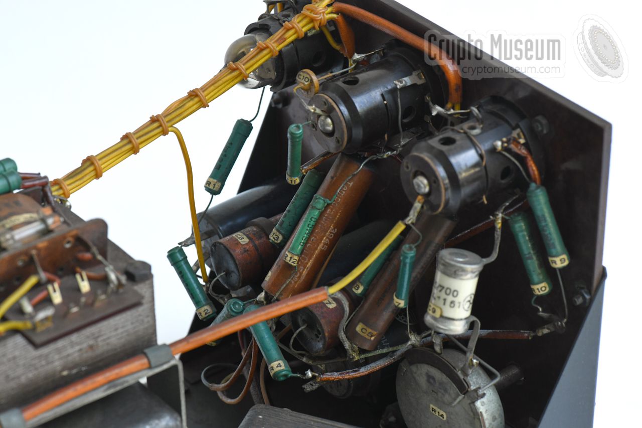 Valve sockets and passive components