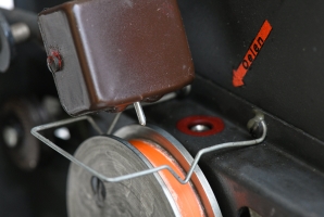 Pickup head (with needle) and transport wheel