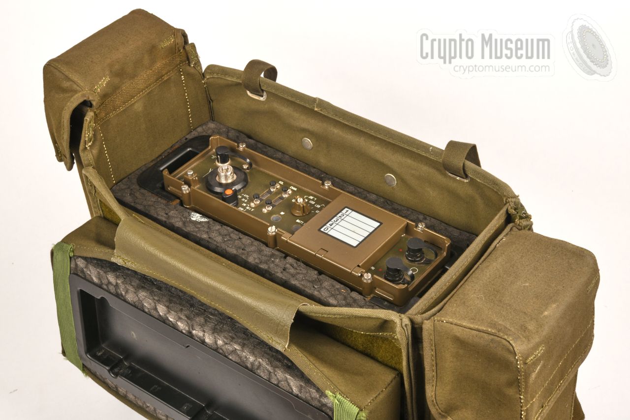 SE-6861 inside carrying case
