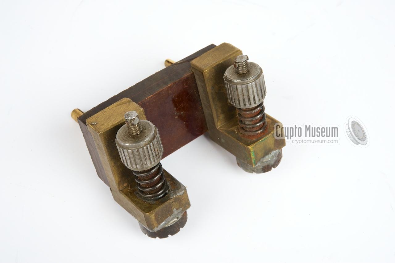 Another close-up of the antenna plug