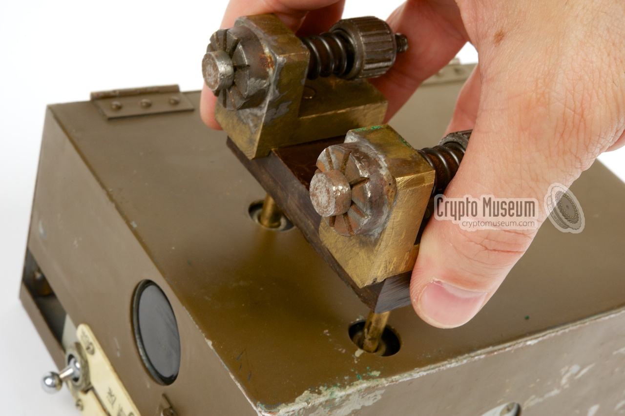 Fitting the antenna plug