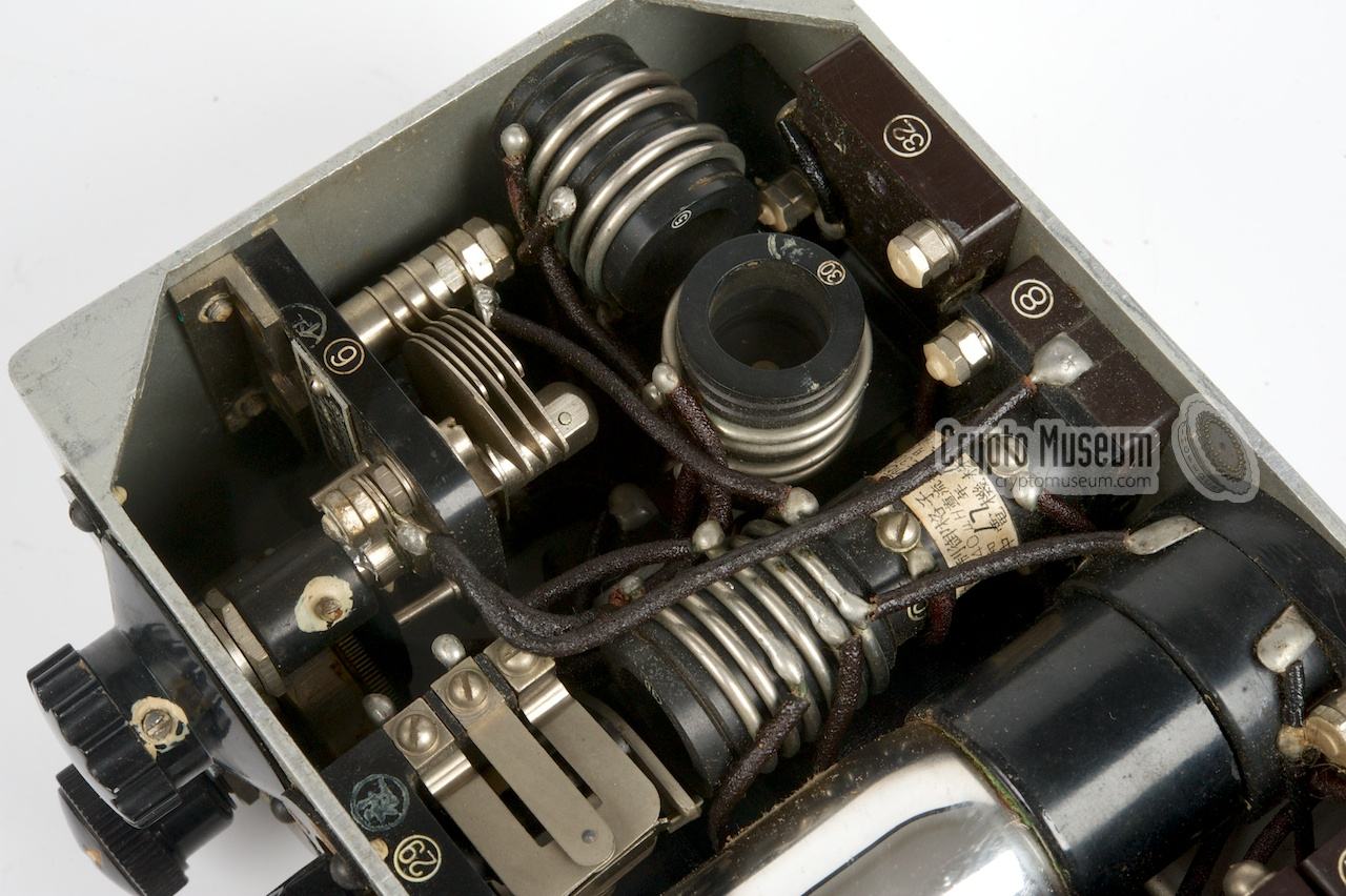 Close-up of the coils and the tuning capacitor