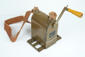 Hand-crank generator for the Japanese 94-6 radio