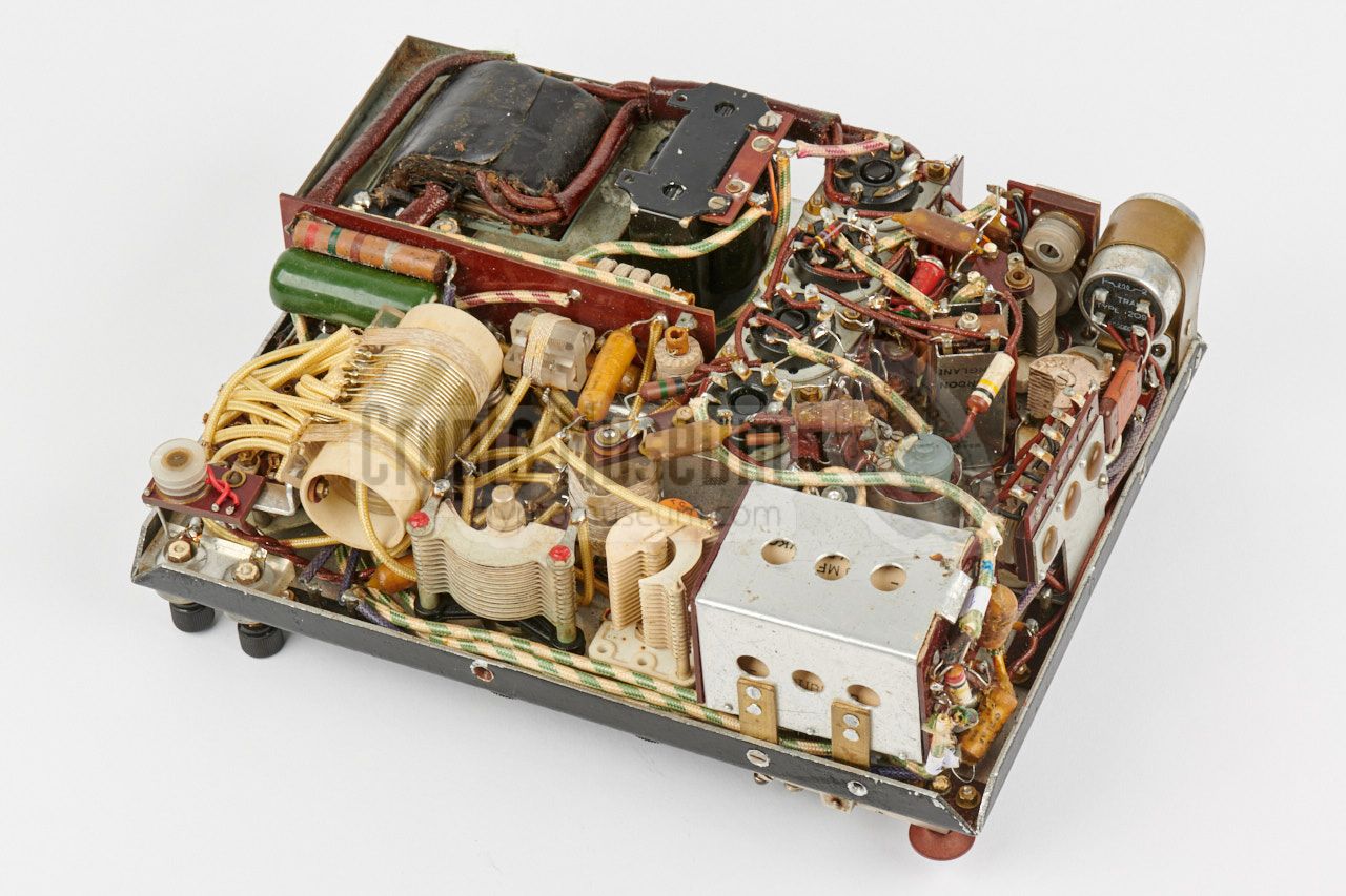 Interior seen from the right front