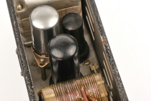 Main 6L6 valve (front), 5Z4 rectifier valve (right) and crystal