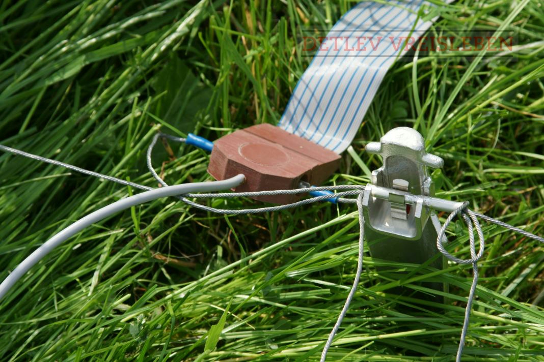 Radiating element (ribbon cable)