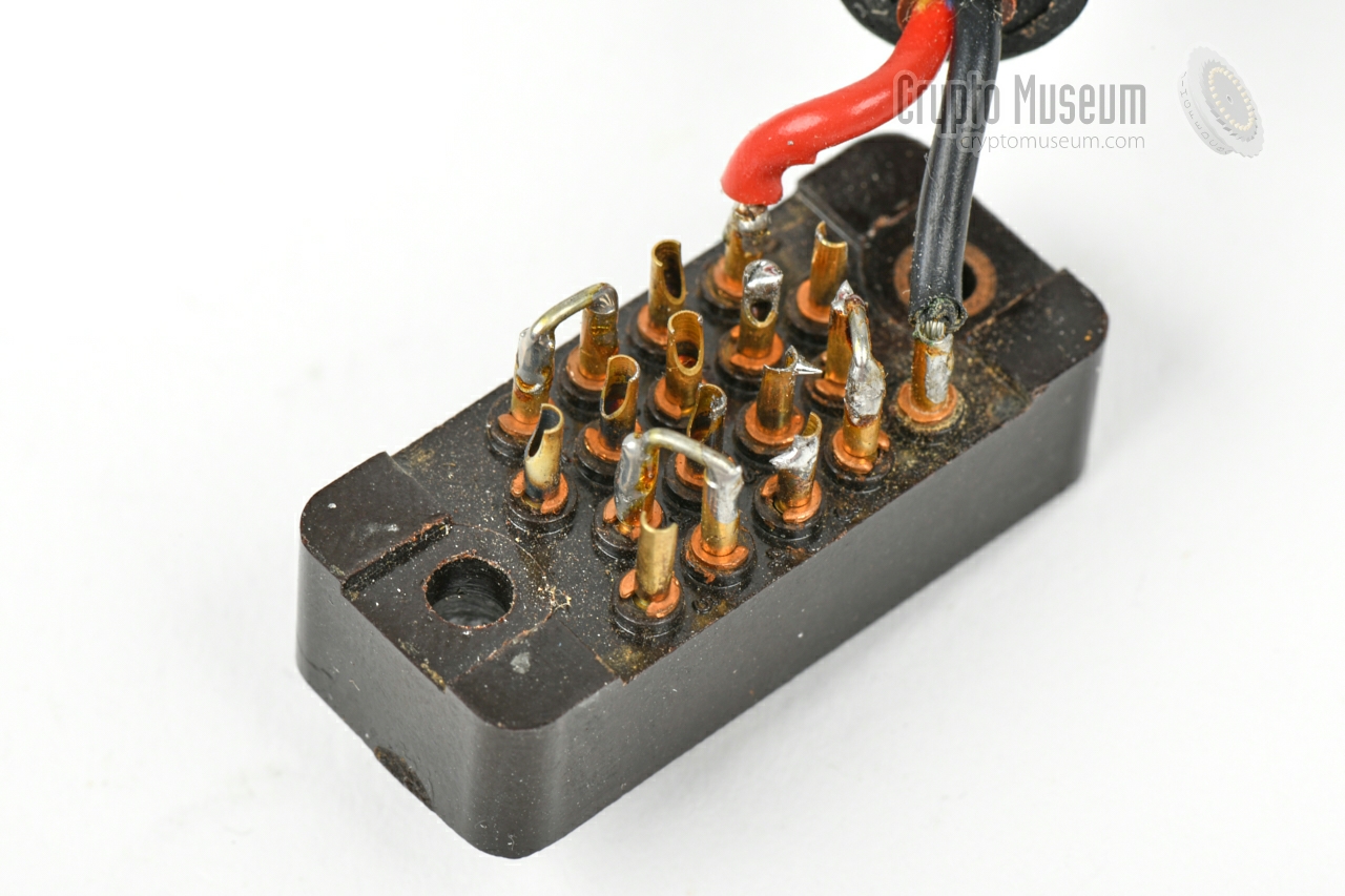 Internal wiring of the mains power cable