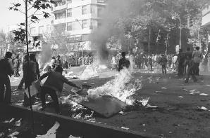 Riots in the streets of Teheran (Iran) on 5 November 1978. Copyright Getty Images.