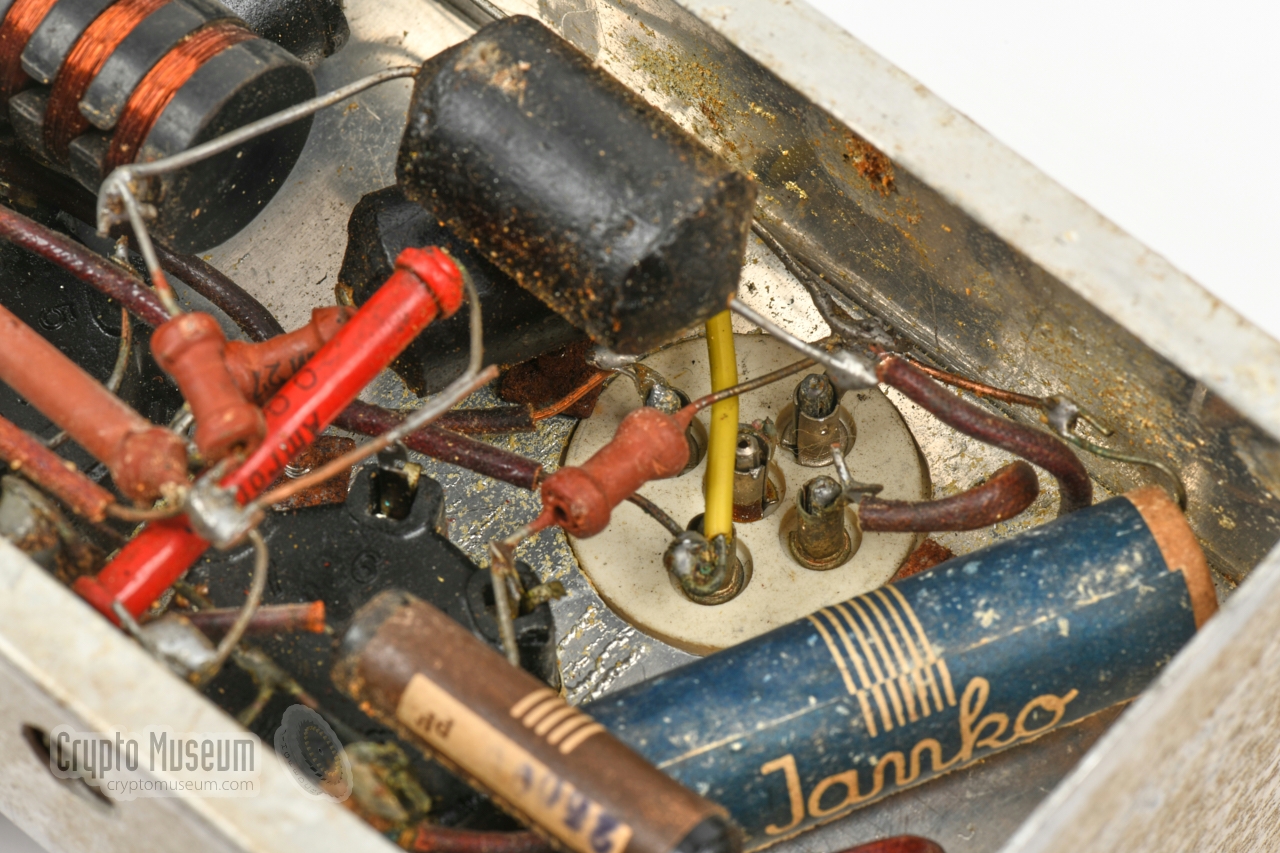 Detector coil socket wiring