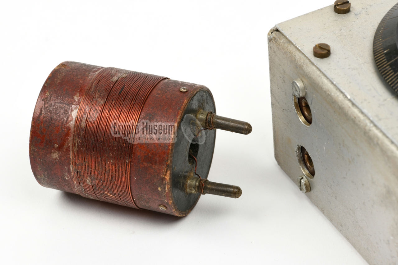  Plug-in coil separated from the wavemeter