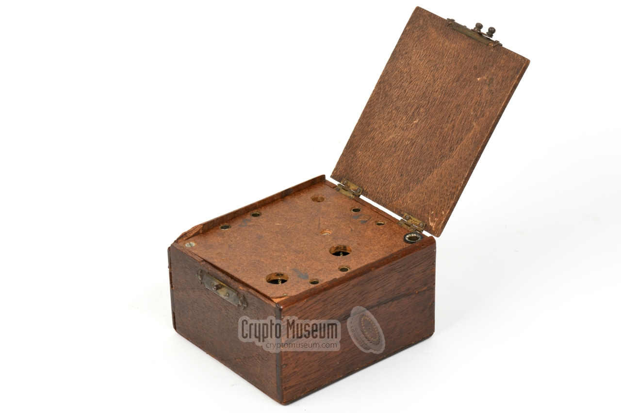 Radio Oranje receiver with open lid