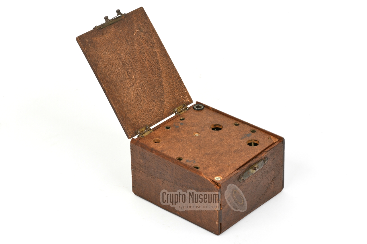 Radio Oranje receiver with open lid