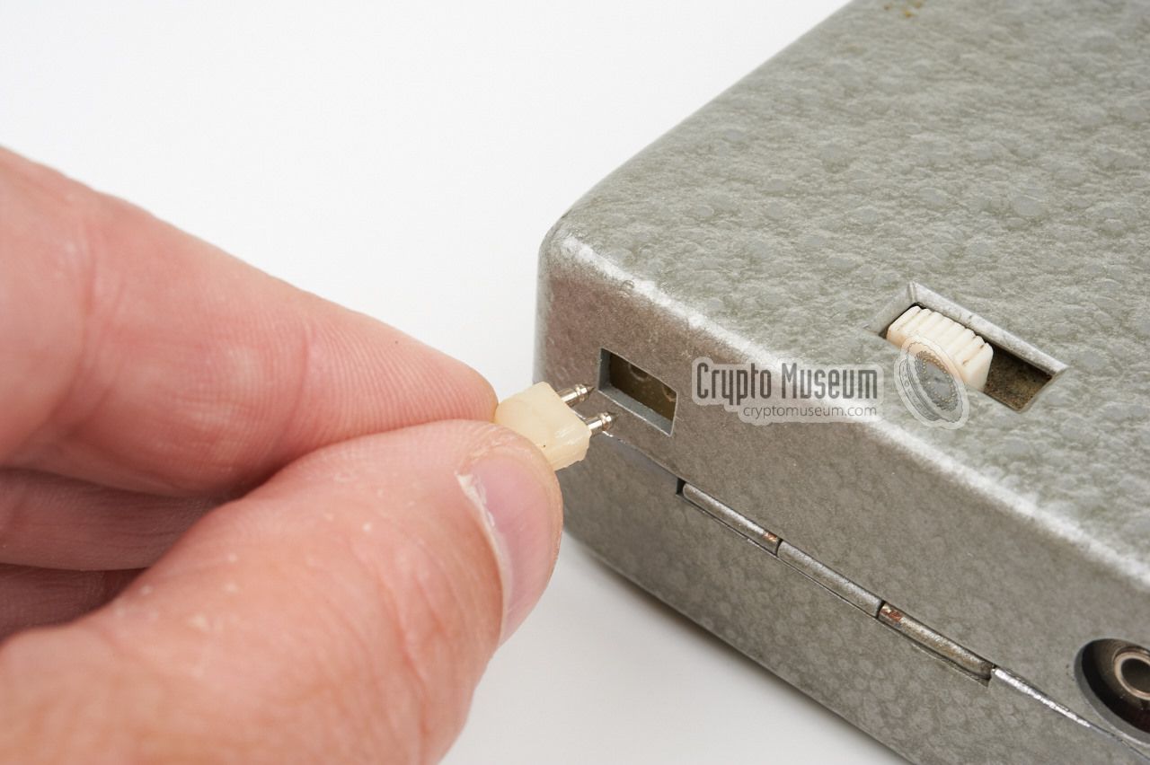 Connecting the earphones