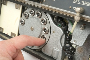 Dialling a number on the semi-automatic morse dial
