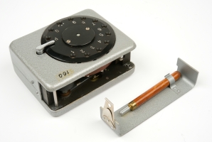 R-353 burst encoder with lid removed (note the pen inside the lid)