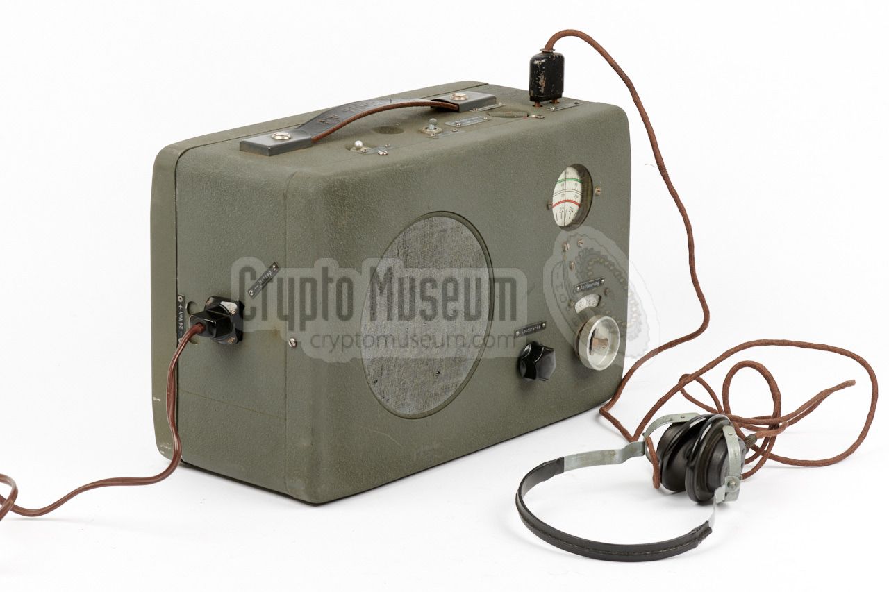 Radione R3 with mains power cable and headphones