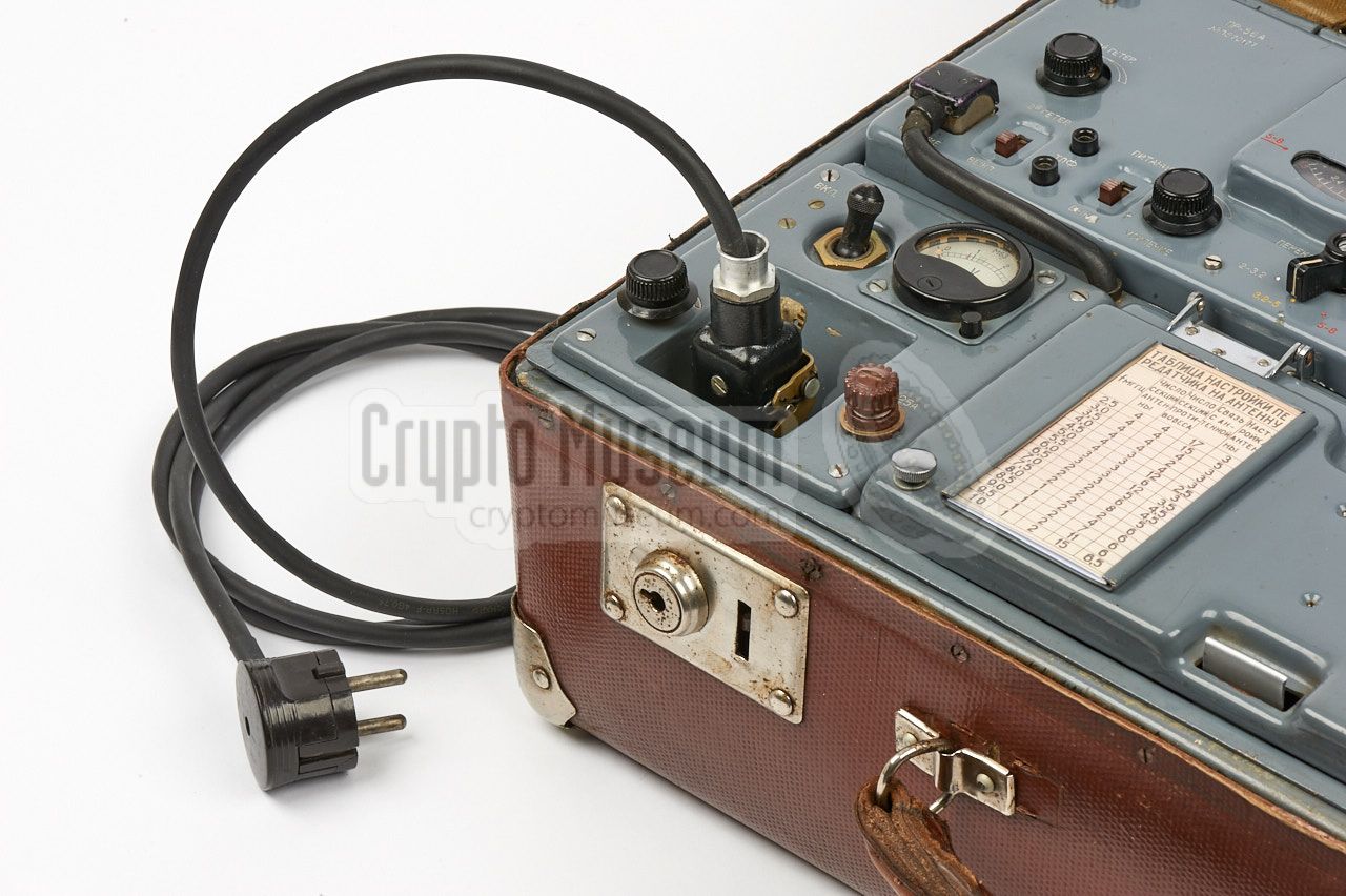 Mains power cable connected to the radio set