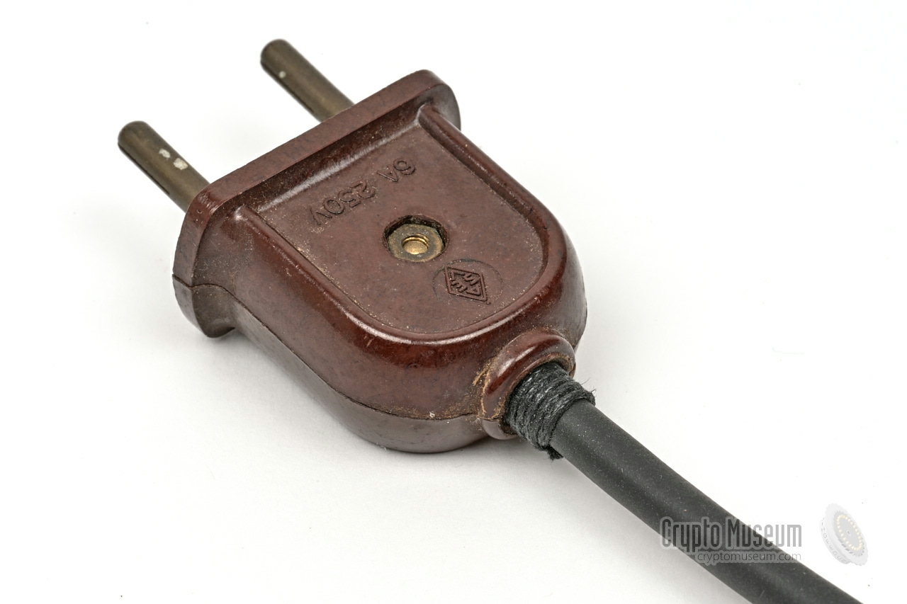 Regular mains plug used for the morse key