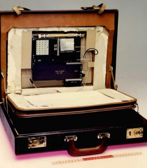 KGB image of the original briefcase, with exposed RS-804 radio set [9].